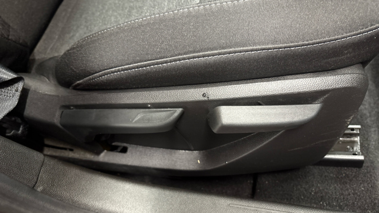 Renault Clio 1.0 TCe 100 Iconic 5dr Petrol Hatchback